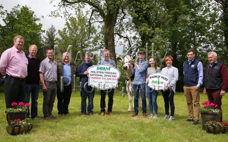 30-05-19, At the launch of the IHFA Open Day, the Limerick Holstein Friesian Club represented by Mike Laffan, John Horgan, Edward Fitzgerald, John Curtin and Paul Hannan with Henry, Liam, Julie and Marie O’Keeffe of Radney Herd, host family also Philip Sweetnam, O’Donovan Engineering and Tom Costelloe, Biocel. The IHFA Open Day will be held at the Radney Herd, Freemount, Charleville, Co. Cork on Thursday 27th of June. All welcome. Photo Maria Kelly