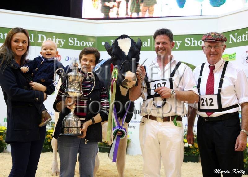 Caitriona, Harry, Breeda, Derek and Patick Frawley with the National Dairy Show Supreme Champion 2013 Ridgefield Dundee Portea